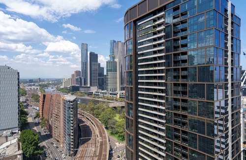 Docklands Apartment | Bay&River Views Condo near Southern Cross Station