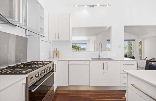 Killcare House | Bay Views | Walk to Village | Fire Pit