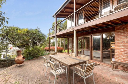Lorne House | Bay Vista - Prime Location