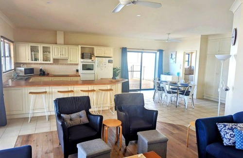 Moonta Bay Hotel | Bayside Breeze, Moonta Bay