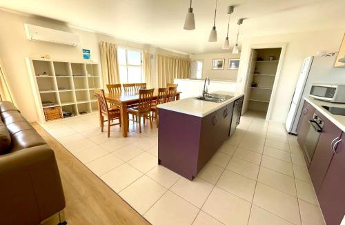 Kingscote Apartment | Bayview Beach House Apartment No 1
