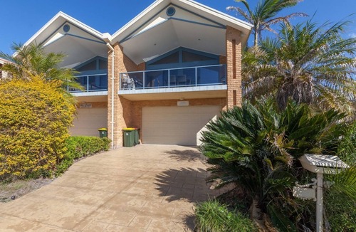 Fingal Bay House | Beach and coastal views, across the road from Fingal Bay surf beach