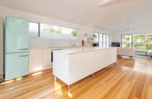 Blueys Beach House | Beach Bay Bee on Banksia
