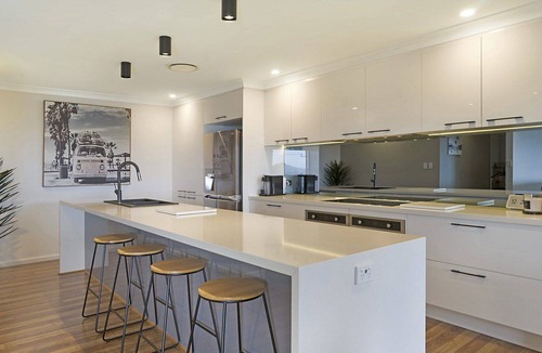 Killcare Heights House | Beach & Bay Family Getaway - Pool, linen & Air con