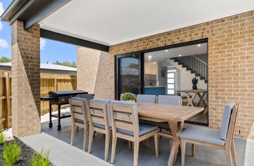 Cowes House | Beach Bliss by Ready Set Stay