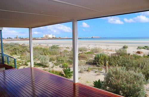 North Beach House | Beach Bliss Wallaroo Absolute beachfront location - step straight onto the sand