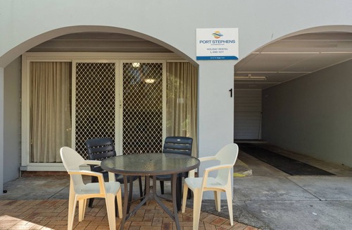Shoal Bay Apartment | Beach break garden unit!