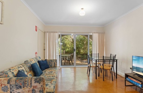 Shoal Bay Apartment | Beach break garden unit!