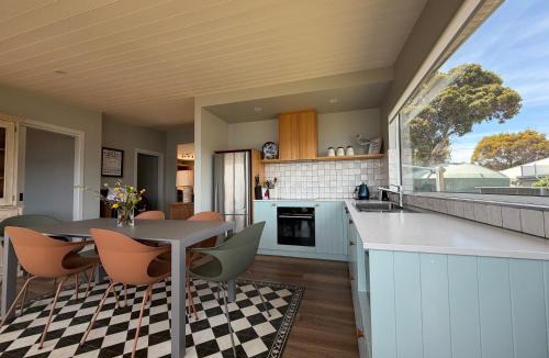 Opossum Bay House | Beach Buoy Opossum Bay