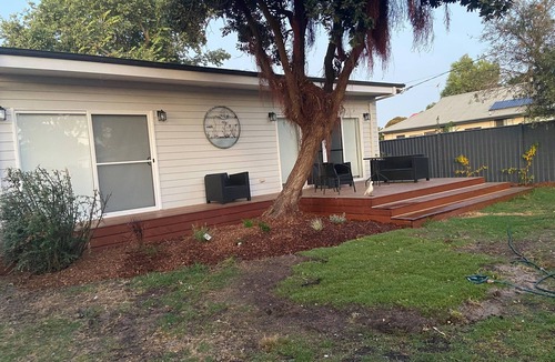 St Leonards House | Beach Escape, 7 min walk quiet beach Big Yard, Pets ,decks back front 3 Bath