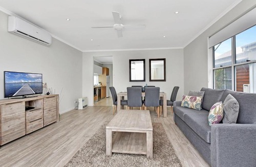 Caves Beach Villa | Beach Escape at Caves Beach Villas