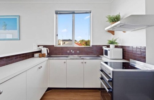Port Lincoln Apartment | Beach-Front 2 Bedroom Apartment with equipped kitchen, wifi, swimming pool