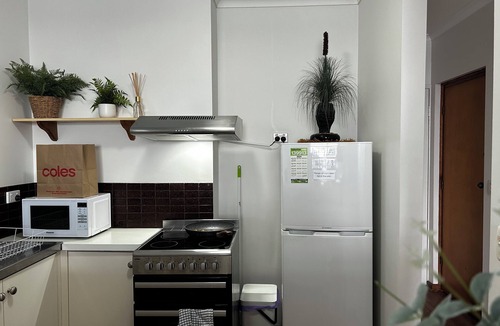 Port Lincoln Apartment | Beach-Front 2 Bedroom Apartment with equipped kitchen, wifi, swimming pool
