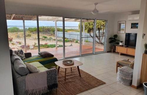 Melville House | Beach Front Blue