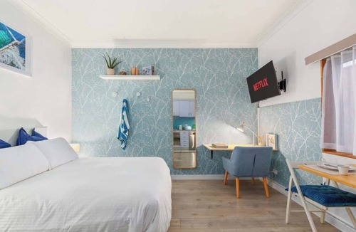 North Bondi Apartment | Beach front ocean breeze studio with aircon
