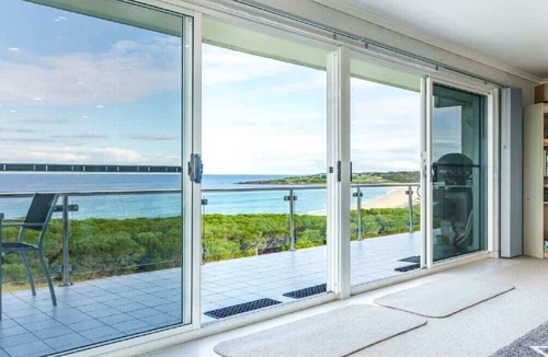 Tura Beach Apartment | Beach Front Surf Circle, Tura Beach