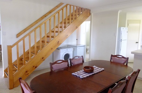 Hopetoun House | Beach Haven - a spacious 2-storey beach house with beautiful sunset views!