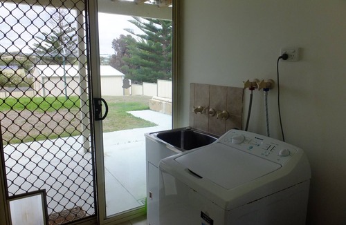 Hopetoun House | Beach Haven - a spacious 2-storey beach house with beautiful sunset views!