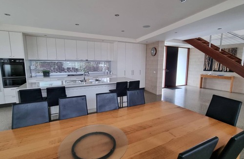 Point Lonsdale House | Beach Haven in OLD Lonnie