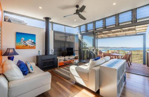 Boat Harbour House | Beach House 7, Air Conditioned, Wi-Fi, Foxtel, Linen, Communal Pool and Spa