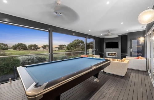 Torquay House | Beach house on a golf course