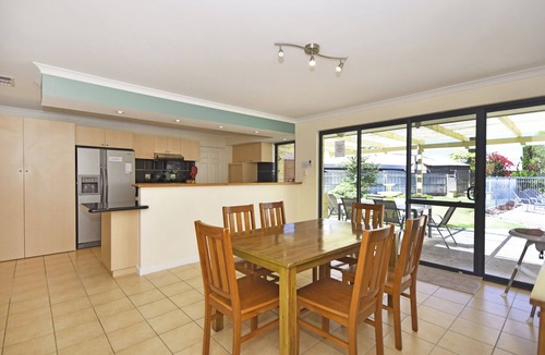 Quinns Rocks House | Beach house: pool, spa bath, walk to beach