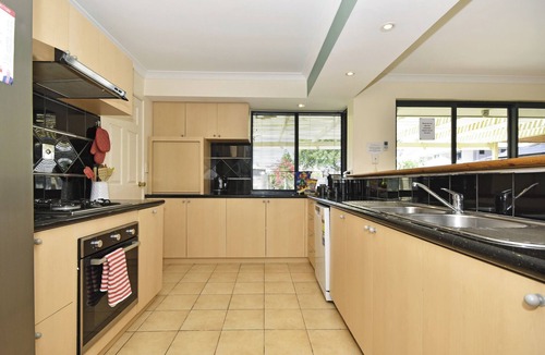 Quinns Rocks House | Beach house: pool, spa bath, walk to beach