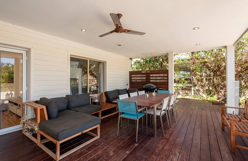 Blairgowrie House | Beach house with pool, tennis court, and spa bath. Walking distance to beach.