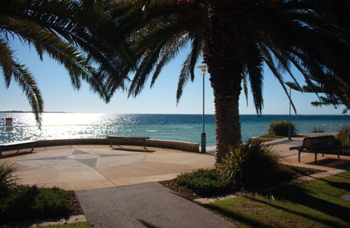 Rockingham House | Beach Life 2 Min walk to the Beach
