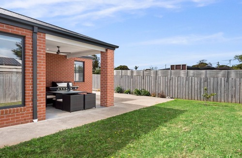 Indented Head House | Beach Life - Modern beach bound entertainment