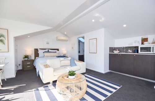 Torquay Apartment | Beach Loft - on the Esplanade