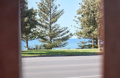 Torquay Apartment | Beach Loft - on the Esplanade