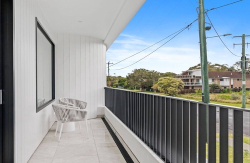 Hawks Nest House | Beach Retreat by Bobe