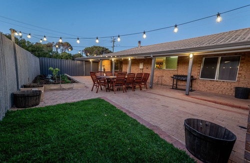 Lancelin House | Beach, sand dunes and pub just minutes away nNewly renovated