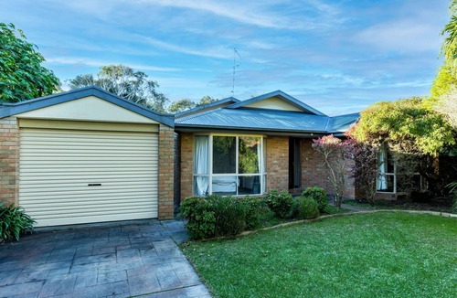 Inverloch House | Beach Scene on Streeton