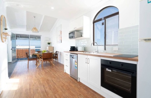 Scarborough Apartment | Beach Sunsets @Scarborough Beach!
