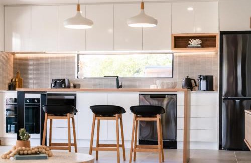 Bridport House | Beach Walk on Alfred