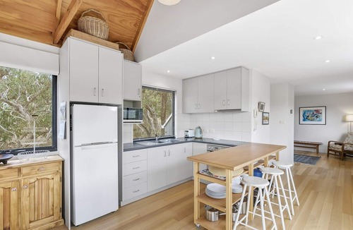 Fairhaven House | Beach Weekender I Bush Views