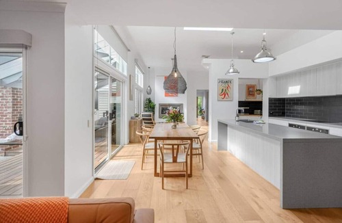 Torquay House | Beachbound on Rippleside