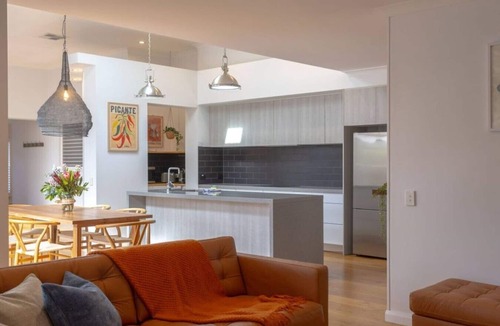 Torquay House | Beachbound on Rippleside