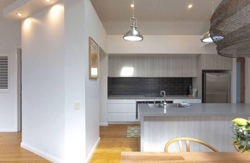 Torquay House | Beachbound on Rippleside