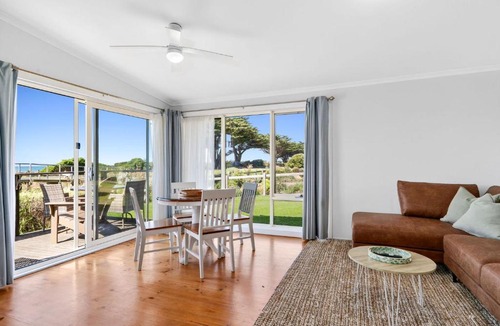 Apollo Bay Apartment | Beachfront Apartment at Apollo