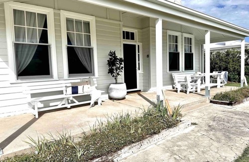Lacepede Cottage | Beachfront cottage with ocean views - only 5 mins from shops and cafes