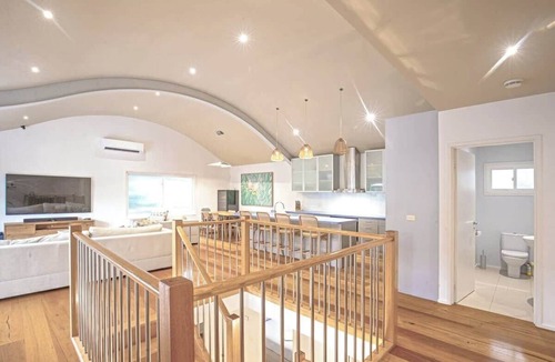 Cowes House | Beachfront Family Home w/Patio & BBQ