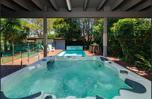 Forster House | Beachfront home, Indulge@Surfriders
