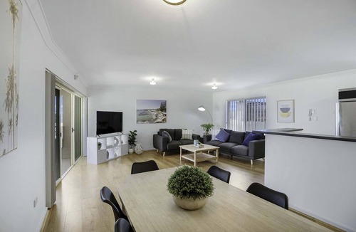 Scarborough Apartment | Beachfront Scarborough Retreat w/Pool & Sauna