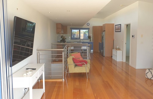 Indented Head House | Beachfront water views modern town house
