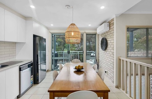 Long Beach House | Beachside 2-Bed Townhouse with Ocean Views
