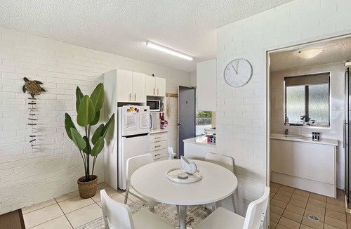 Batehaven Apartment | Beachside Apartment Overlooking Casey’s Beach