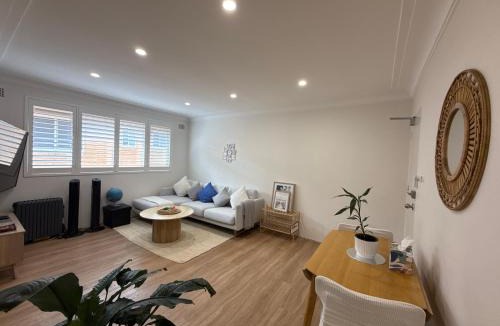 Coogee Apartment | Beachside Coogee Apt with Parking